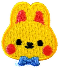 Lapin jaune à nœud papillon